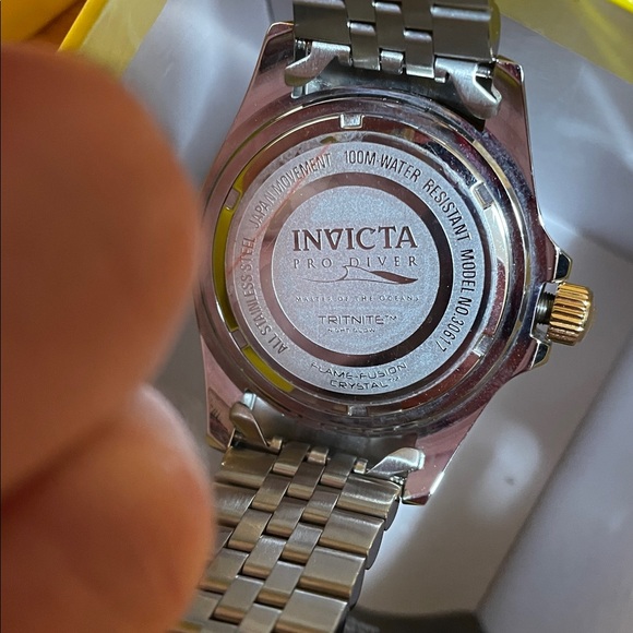 Invicta Pro Diver Mens Watch Model 30617 (Like New) - Picture 9 of 11